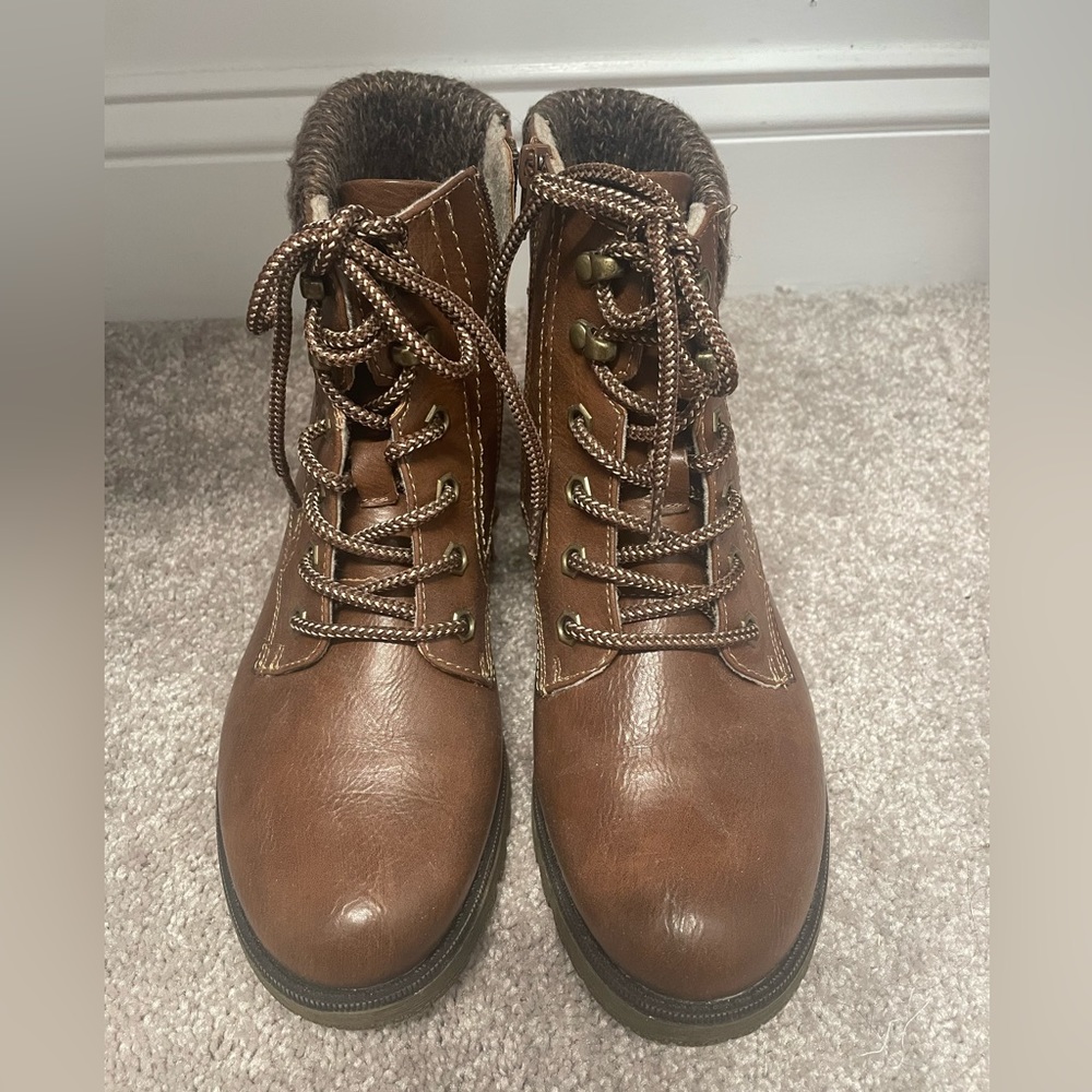 Boots - Picture 2 of 5